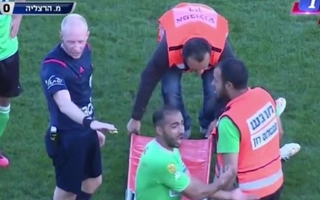 Ai bảo cứu thương trong bóng đá là công việc đơn giản