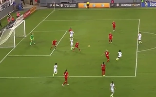 Nữ tuyển thủ Mỹ lập siêu phẩm đỉnh cao thế giới