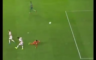 Anh chàng thủ môn ngáo ngơ nhất 2016