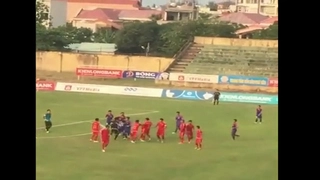 Xem quyết định thổi phạt siêu hạng của trọng tài bóng đá Việt Nam