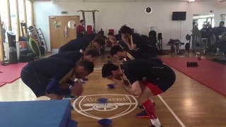 Bài tập siêu độc của dàn sao Arsenal