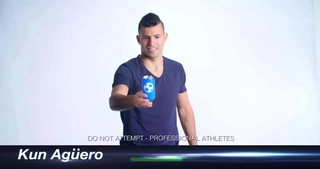 Khi dàn sao bóng đá trổ tài tâng lon nước ngọt