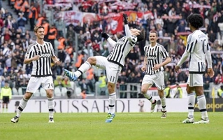 Video clip bàn thắng: Juventus 2-0 Carpi (Vòng 36 Serie A 2015/16)