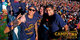 CLB Barcelona diễu hành tưng bừng mừng chức vô địch La Liga 2015/2016