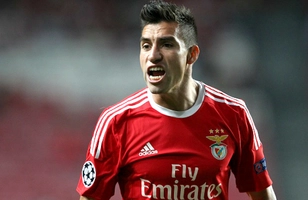 Tiền vệ Gaitan khóc nức nở sau trận cuối cùng khoác áo Benfica