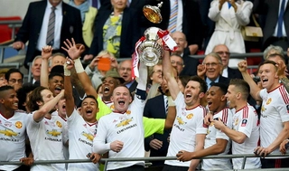 Dàn sao MU phát cuồng ra sao khi đăng quang FA Cup 2015/16