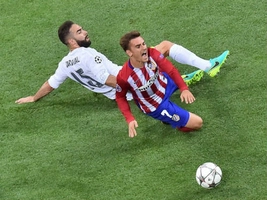 Hình ảnh xấu xí của trận chung kết C1 2015/16 Real vs Atletico