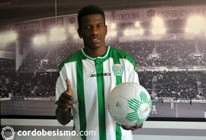 Video gây sốc: Cầu thủ đột tử ngay trên sân đấu