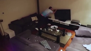 Không cho bạn trai xem Euro và cái kết đắng lòng