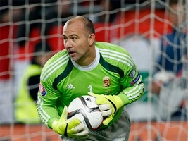 Hai pha bóng hài hước của thủ môn quần dài lừng danh Kiraly