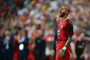 Ricardo Quaresma đã bị thánh nhập ra sao ở trận BĐN 7-0 Estonia