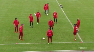 Màn đá ma 1 chạm siêu hạng của sao Bayern