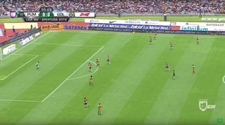 Bay người đánh đầu ... phản lưới nhà thần thánh