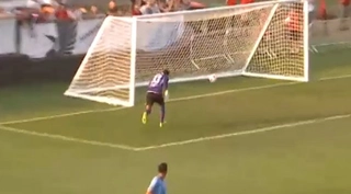 Pha phản lưới nhà ngớ ngẩn nhất mọi thời đại