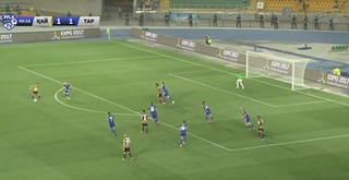 Cựu sao Arsenal trình diễn màn solo ghi bàn đẳng cấp