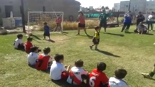 Con trai Messi sớm phát lộ năng khiếu đá bóng