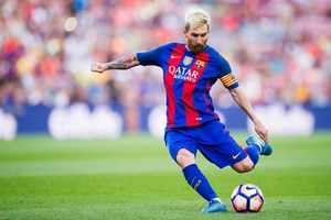 Những siêu phẩm sút xa của Lionel Messi
