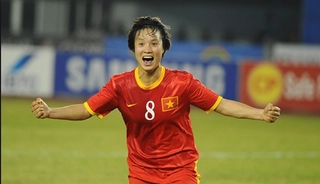 Minh Nguyệt đem về bàn thắng vàng gỡ hòa 1-1 cho nữ Việt Nam