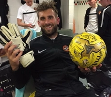 Siêu thủ môn cản phá 3 quả 11m trong một trận đấu