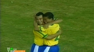 Ký ức lịch sử: Bàn thắng đầu tiên của Ronaldinho cho ĐT Brazil đẹp ra sao?