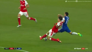 Màn bứt tốc cứu thua như tia chớp Usain Bolt của hậu vệ Bellerin