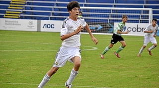 Con trai Zidane ghi bàn đẹp ở đội trẻ Real Madrid