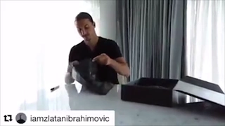 Ibra nắn gân đối thủ Claudio Bravo trước thềm derby Manchester