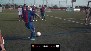 Ngôi sao Messi bịt mắt vẫn có thể sút 11m thành bàn