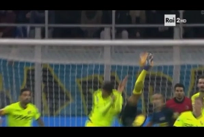 Siêu phẩm xe đạp chổng ngược đẳng cấp thế giới của hậu vệ Inter