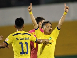 SLNA 2-0 Sài Gòn: Ronaldo xứ Nghệ tỏa sáng