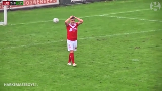 Pha bỏ lỡ bàn thắng khó tin nhất lịch sử tại Hà Lan