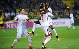 Dortmund 2-3 RB Leipzig: Ngôi đầu lung lay