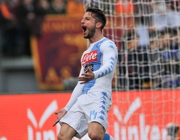 AS Roma 1-2 Napoli: Mertens kéo sập pháo đài Olimpico