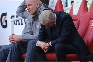 HLV Wenger nói gì sau khi lần đầu không được dự C1 cùng Arsenal