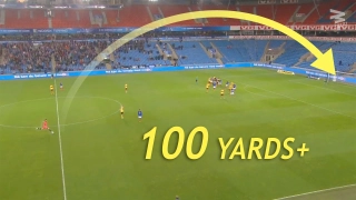 10 bàn thắng đẹp từ sút xa của thủ môn