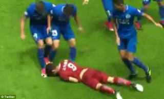 Cựu sao Chelsea đá láo, gây ra ẩu đả kinh hoàng tại Trung Quốc