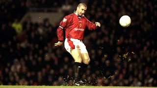 10 pha lốp bóng ghi bàn đẹp nhất trong lịch sử M.U