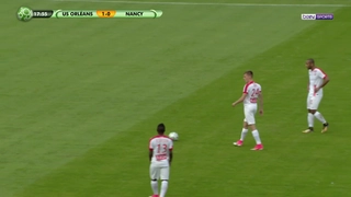 Siêu phẩm đá phạt ở giải hạng 2 Pháp