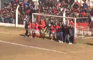 Messi mới Dybala sút phạt ghi bàn qua hàng rào 18 người