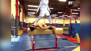 Video bóng đá chế: Màn ăn mừng của Ronaldo hủy diệt tất cả