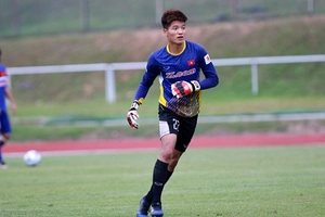 VIDEO: Thủ môn Phí Minh Long và những điều chưa chia sẻ sau SEA Games 29