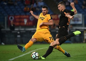 AS Roma 3-0 Hellas Verona: Bầy sói phô trương sức mạnh giữa trời mưa