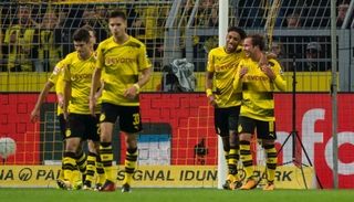 Dortmund 6-1 Monchengladbach: Xây chắc ngôi đầu bằng thắng lợi hủy diệt