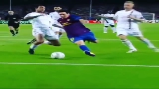 Cựu trung vệ Nesta từng biến Messi thành trò hề ra sao