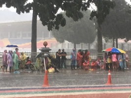 VIDEO: Cơn mưa lớn đổ xuống sân Bukit Jalil trước trận đấu Malaysia vs Việt Nam