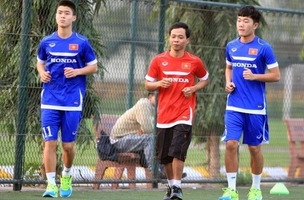 VIDEO: HLV Park Hang Seo vui vẻ đá ma với học trò ở buổi tập sáng 21/12