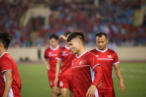 Quang Hải suýt lập siêu phẩm ngả bản đèn ở trận Việt Nam vs Philippines