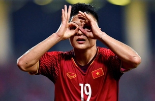 Sự trùng hợp của 2 bàn thắng do 2 cầu thủ cùng tên Quang Hải ghi được