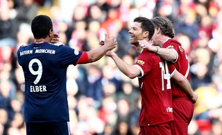 Tổng hợp: Huyền thoại Liverpool 5-5 Huyền thoại Bayern Munich (Giao hữu)