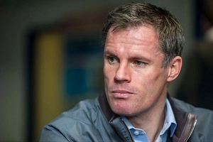 Clip sốc: Huyền thoại Liverpool nhổ nước bọt vào fan M.U sau đại chiến